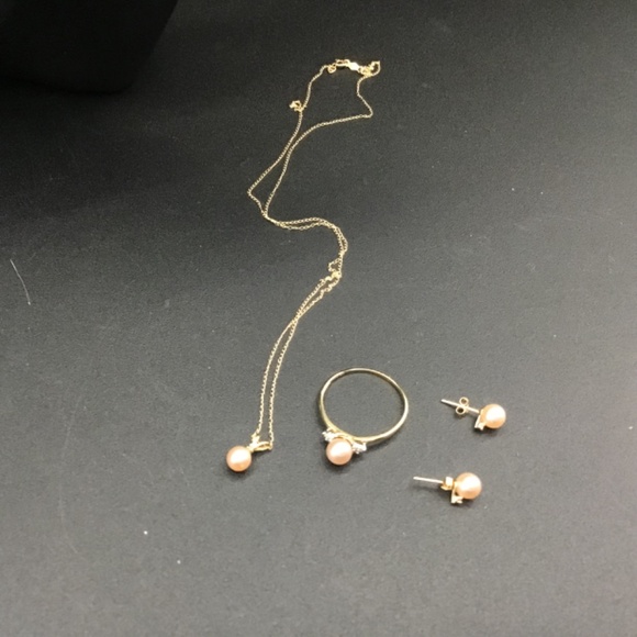 3 pieces set Pearl and Diamonds 14k Yellow Gold Necklace, Earrings, Ring - Picture 5 of 16